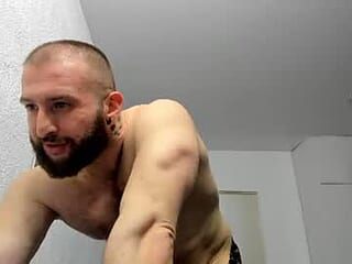 alpha_musclegod live webcam thumbnail