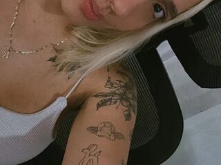 Amanda_klaire live webcam thumbnail