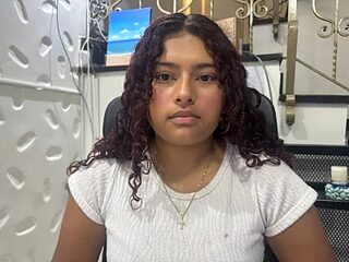 AmeliaLaurent_ live webcam thumbnail