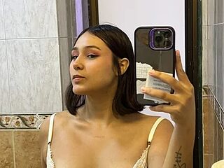 AmelieCooper live webcam thumbnail