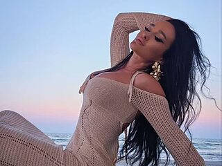 Amoraluxee live webcam thumbnail