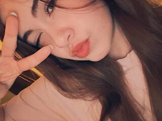 Amy_Maev live webcam thumbnail