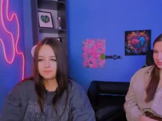 amalialowell live webcam thumbnail