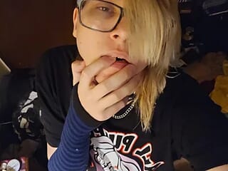 amethystbunnyboy live webcam thumbnail