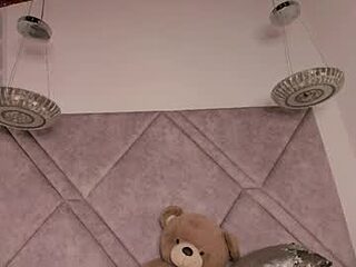 amora_96 live webcam thumbnail