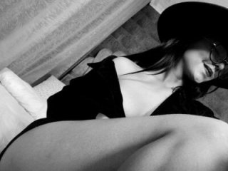 amy_robertz live webcam thumbnail