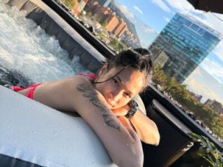 Andrea_brunnette live webcam thumbnail
