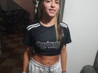 AngelaTurizo live webcam thumbnail