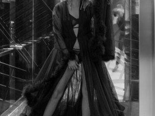 AngelinaMoore live webcam thumbnail