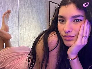 Anne_Millerr live webcam thumbnail