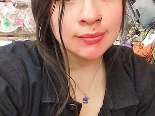 Antonella_1998 live webcam thumbnail