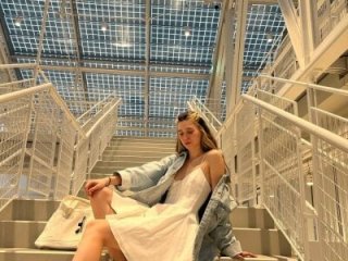 AntonettaTarring live webcam thumbnail