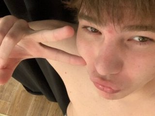 andyyzzz live webcam thumbnail