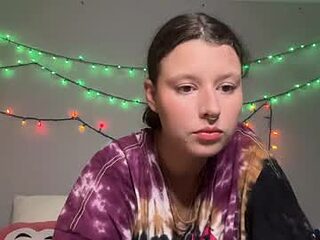 angela0august live webcam thumbnail