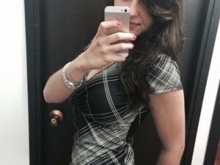 angelaagomez live webcam thumbnail