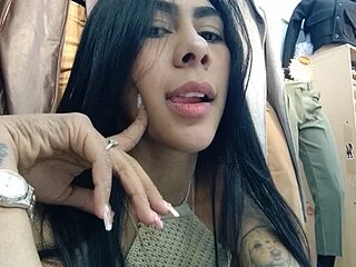 april_dior live webcam thumbnail