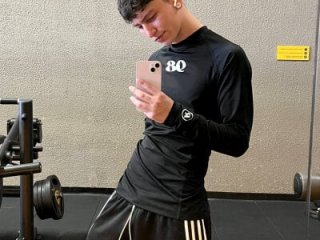 ARON_LUXX live webcam thumbnail