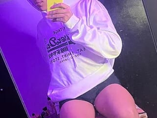 AriCole_ live webcam thumbnail