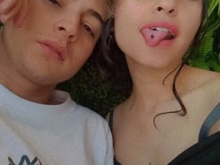 Ari_and_Storm live webcam thumbnail