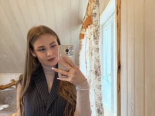 AriaMayfield live webcam thumbnail