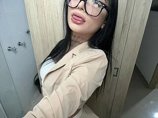 AriadnaSweet_ live webcam thumbnail