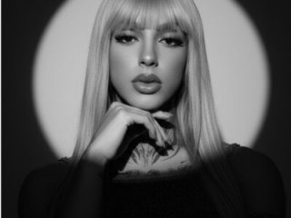 Arianna_t live webcam thumbnail