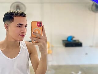 Aron_23cm_bigcock live webcam thumbnail