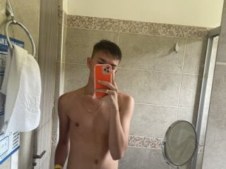 Arongray01 live webcam thumbnail