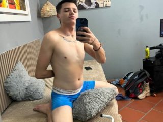 Aroon_18 live webcam thumbnail