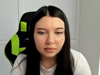 ariawestt live webcam thumbnail