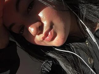 arilu_4you live webcam thumbnail
