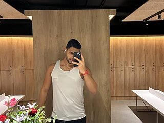 aron_taylor29 live webcam thumbnail