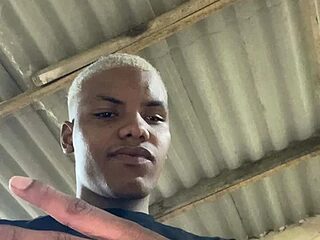 artur_collins_ live webcam thumbnail