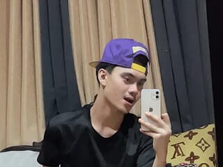 asian_cale live webcam thumbnail