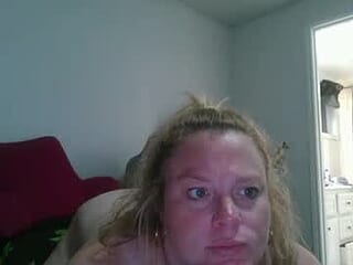 attentionsluts8991 live webcam thumbnail