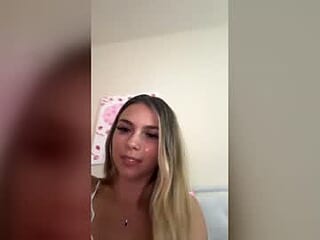 avocadotoocute live webcam thumbnail