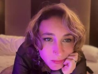 avril_poesy live webcam thumbnail