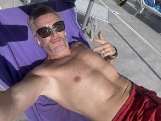 Axl_hot live webcam thumbnail