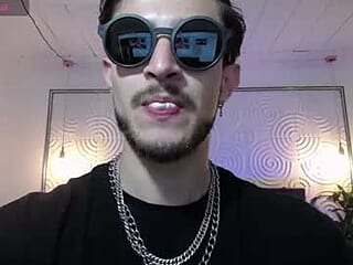 axel_porn_1 live webcam thumbnail