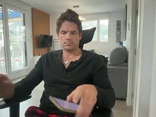 axelshore_ live webcam thumbnail