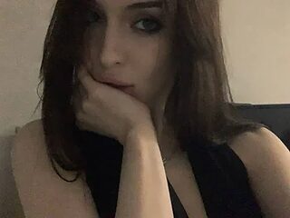 aylinblushing live webcam thumbnail