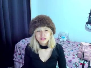 azu_moure live webcam thumbnail
