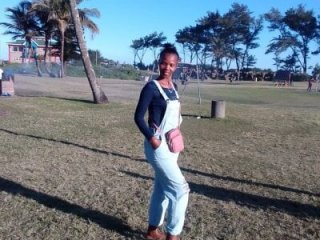 BadGirlMona live webcam thumbnail