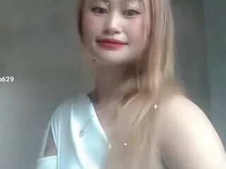 BaeSuzy_no1 live webcam thumbnail