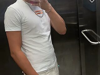 bcoquinn live webcam thumbnail