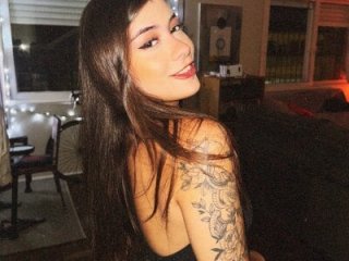 Becca_B live webcam thumbnail