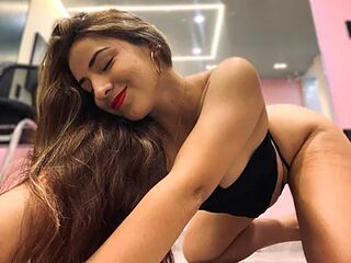 Bella-Saint live webcam thumbnail