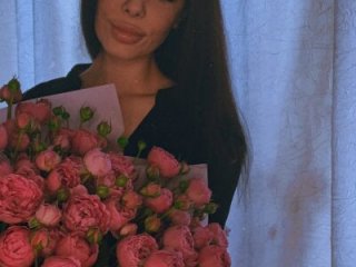 Bella_R0se live webcam thumbnail