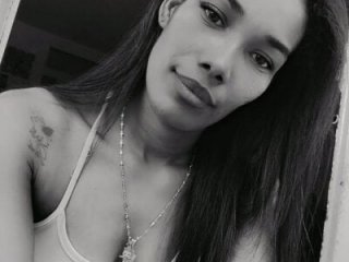 Bella_Rousee_ live webcam thumbnail