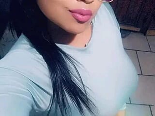 Bella_cross_v live webcam thumbnail